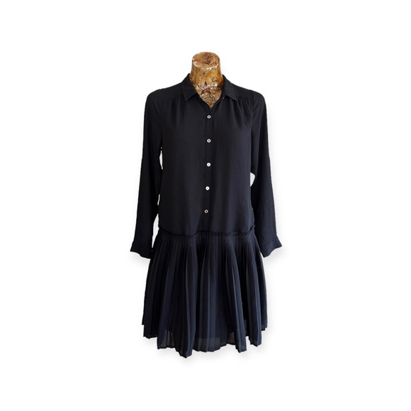 DR2 Dresses & Skirts - ✨DR2 Pleated Dress✨